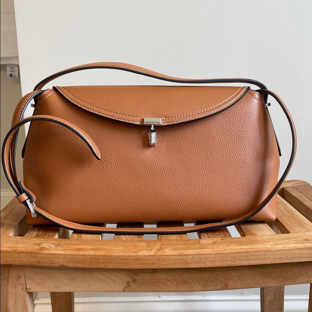 Elegant Tan Leather Handbag